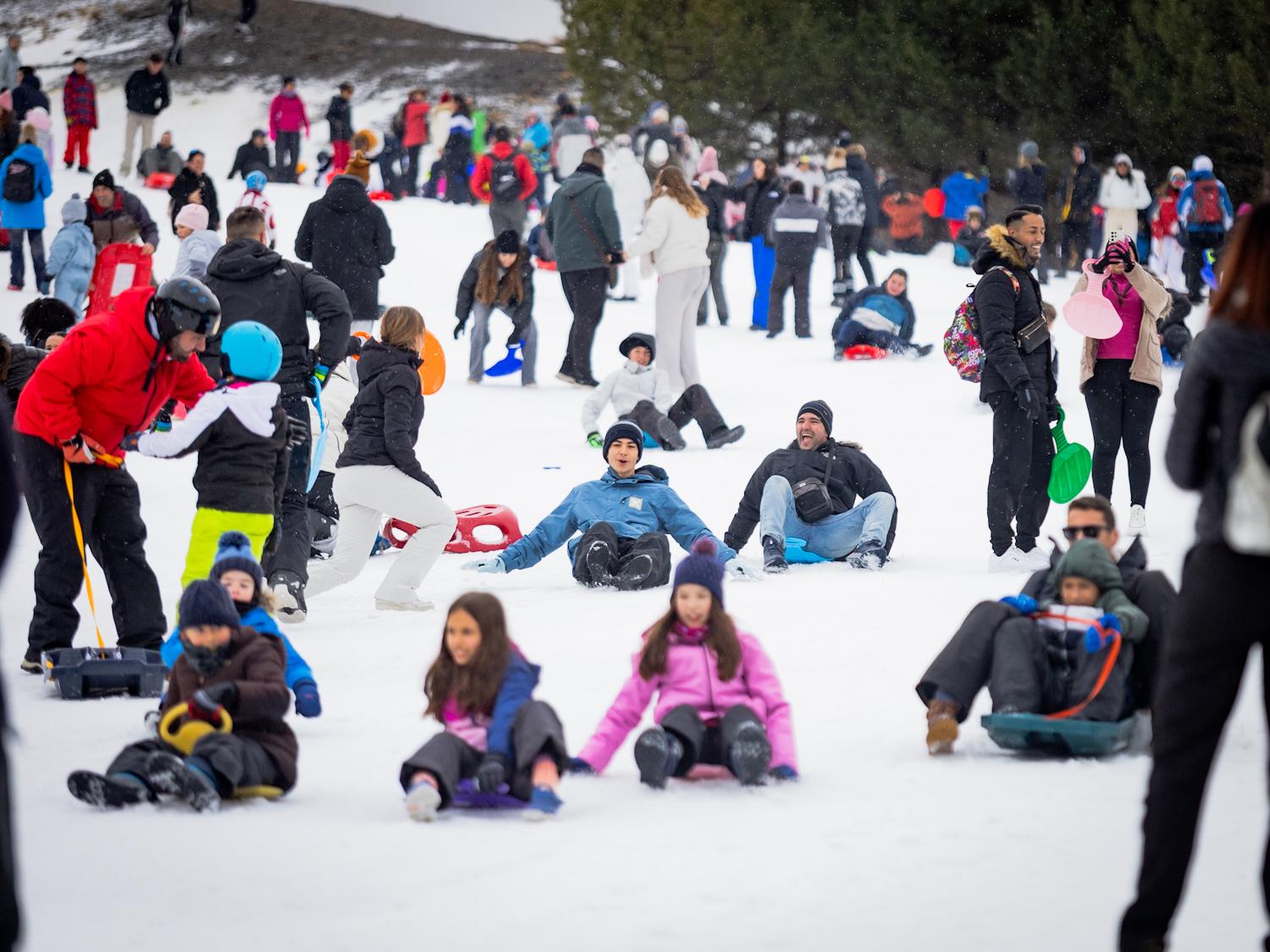 Las imágenes de Sierra Nevada plagada de trineos por el puente