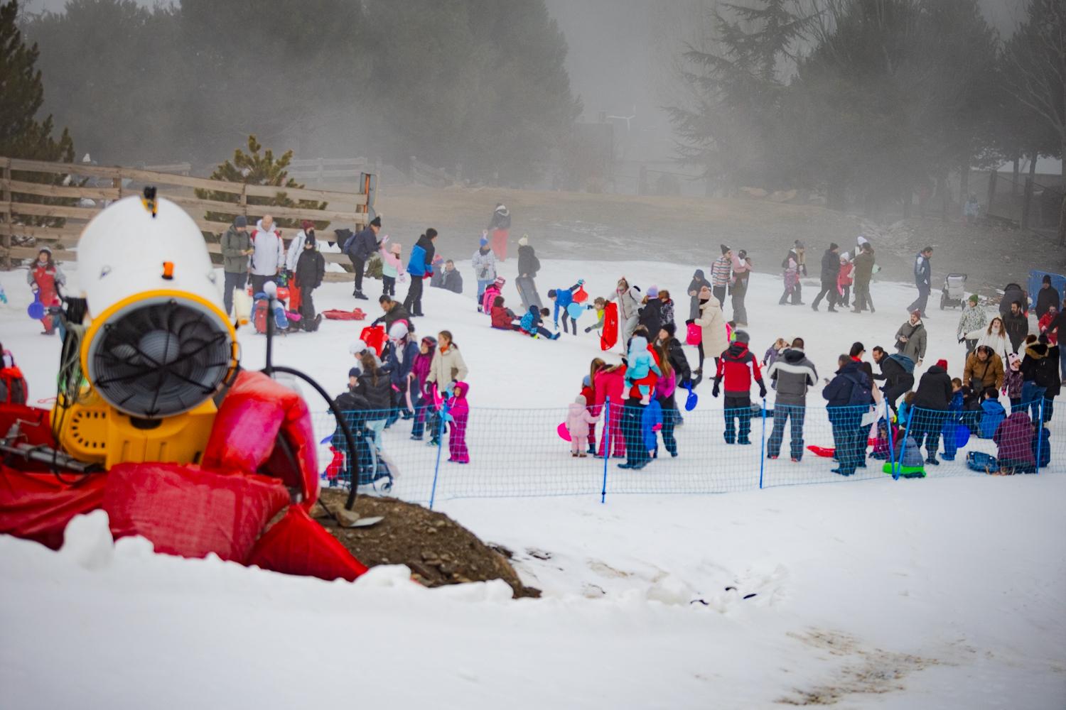 Las imágenes de Sierra Nevada plagada de trineos por el puente
