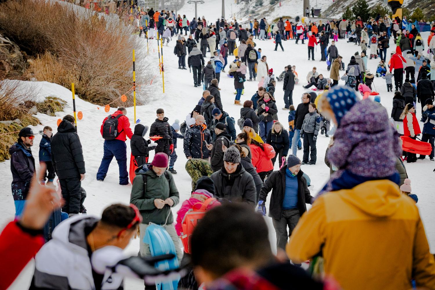 Las imágenes de Sierra Nevada plagada de trineos por el puente
