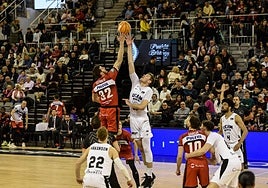 Acción del partido entre Covirán y UCAM Murcia.