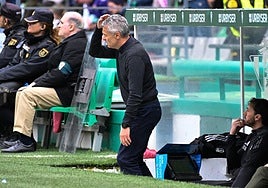 Fran Escribá se lamenta tras una acción del encuentro.