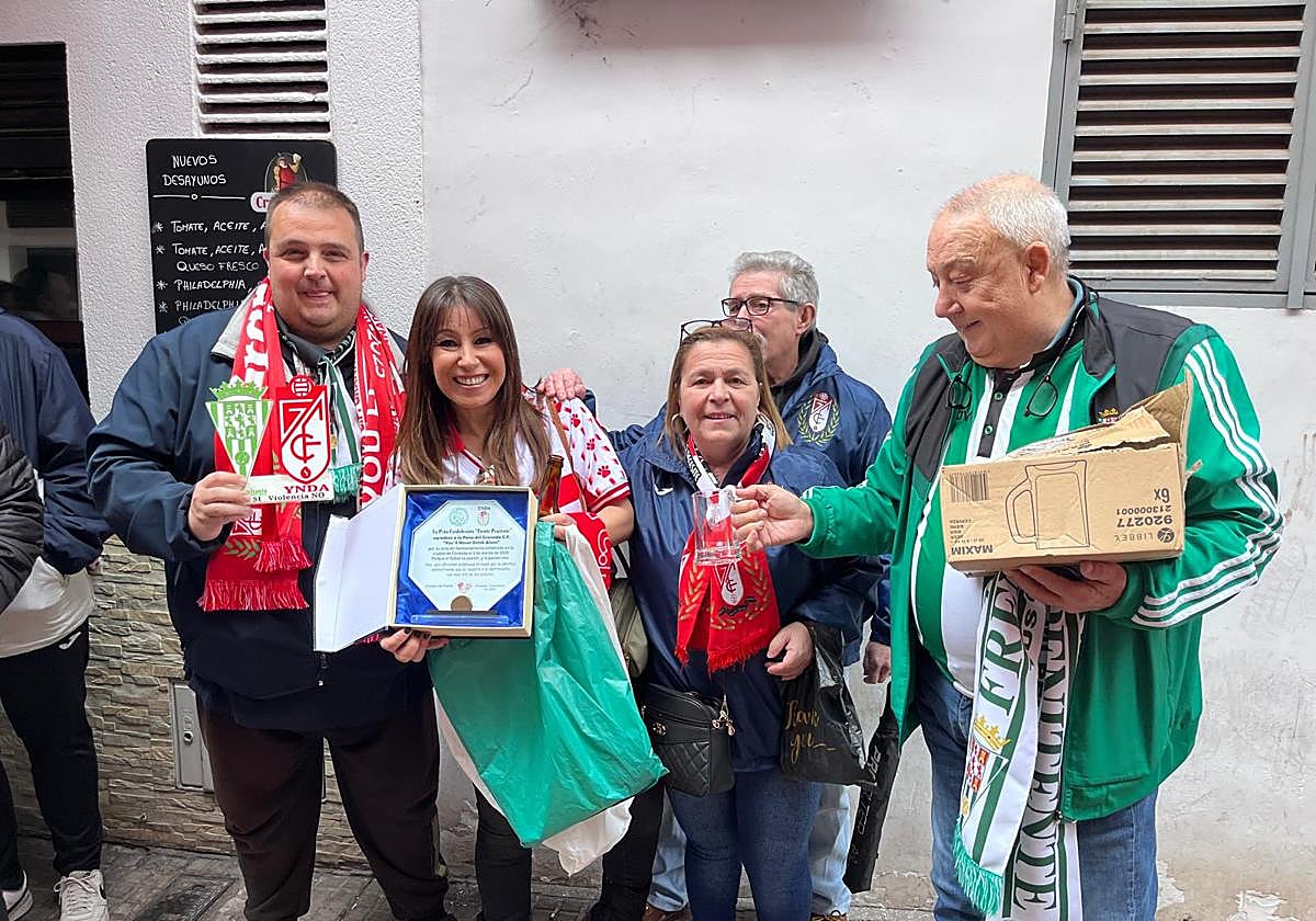 Hermanamiento de el colectivo 'You'll never drink alone' rojiblanco y el Frente Penitente.