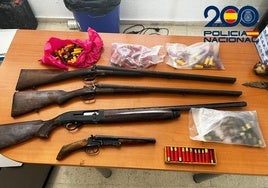 Las cuatro armas de fuego incautadas.