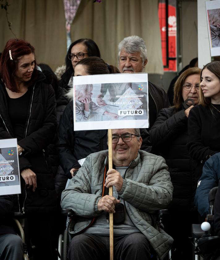 Imagen secundaria 2 - Tres momentos de la protesta.