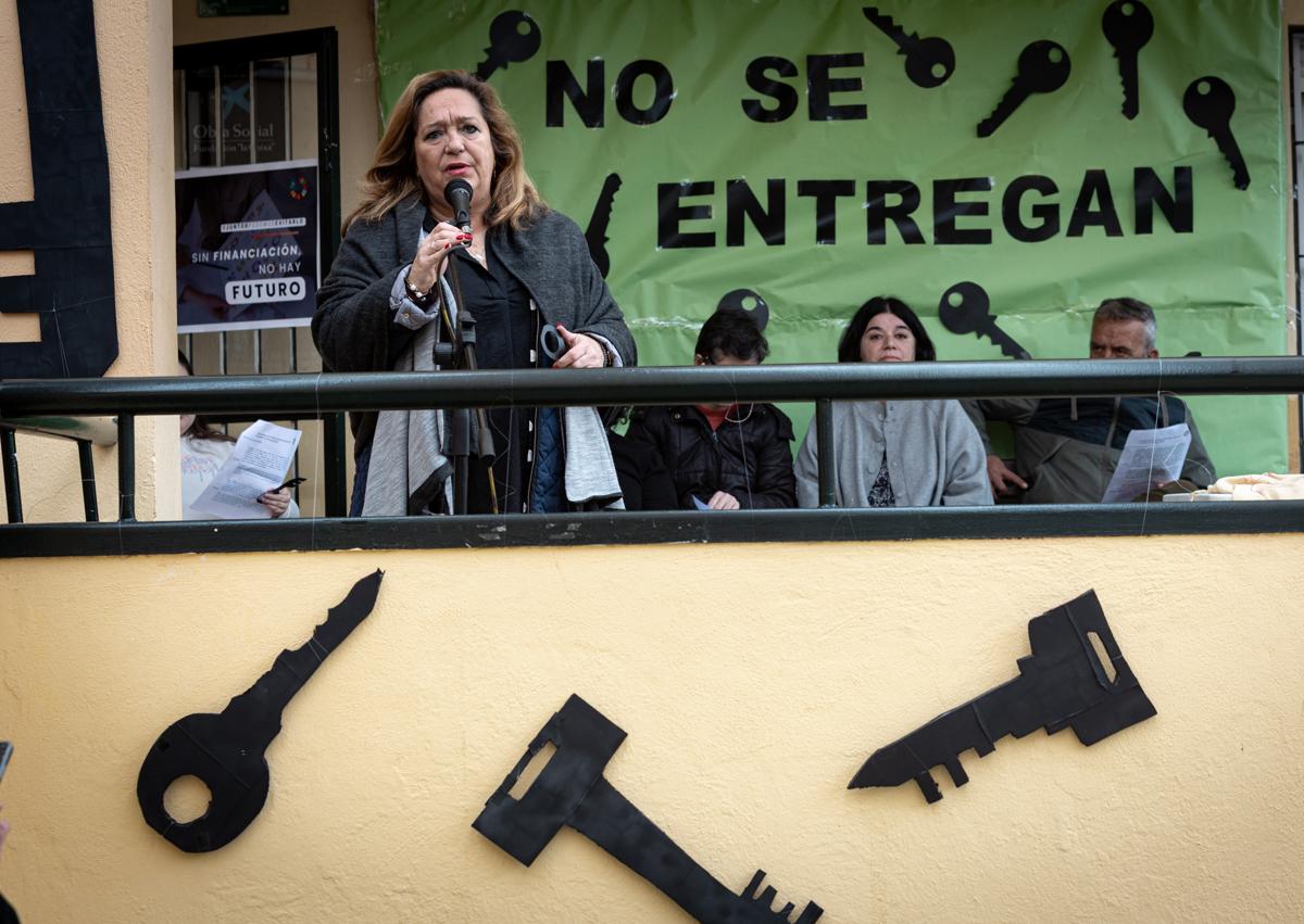 Imagen secundaria 1 - Tres momentos de la protesta.