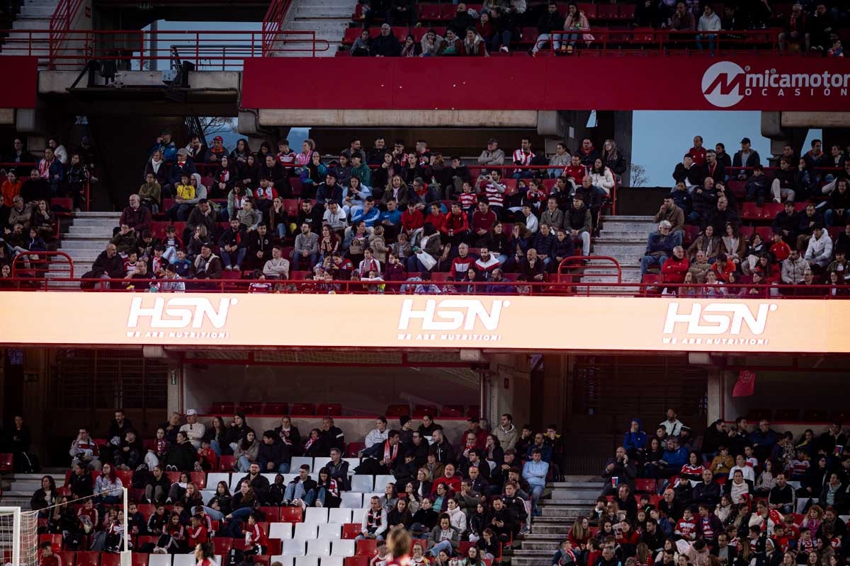 Búscate en la grada del Granada femenino-Atlético de Madrid