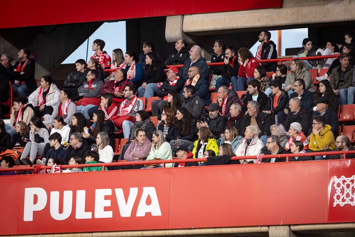Búscate en la grada del Granada femenino-Atlético de Madrid