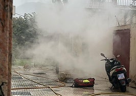 Incendio en la entrada a la discoteca.
