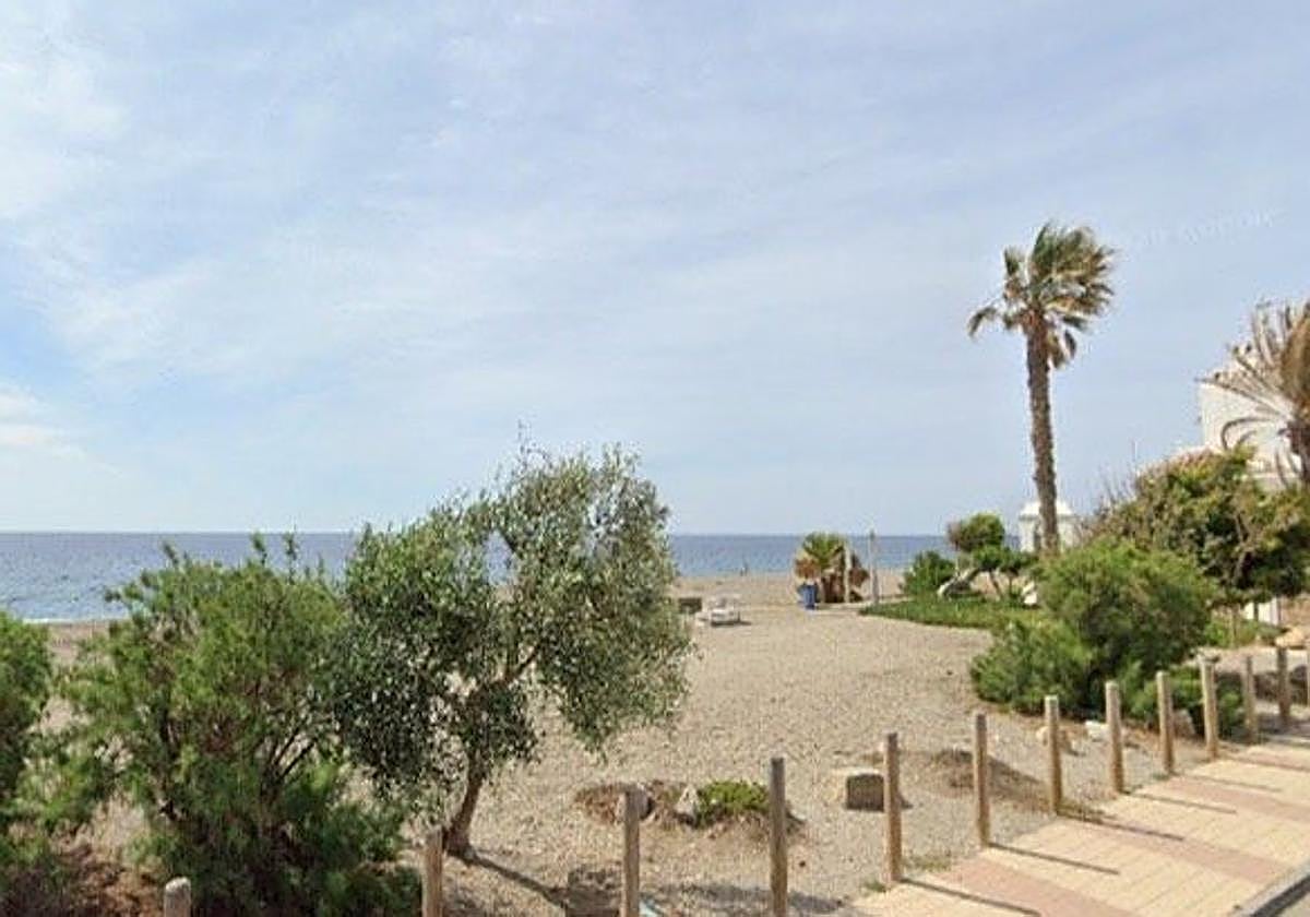 Playa de Calahonda donde se ha encontrado el cadáver.