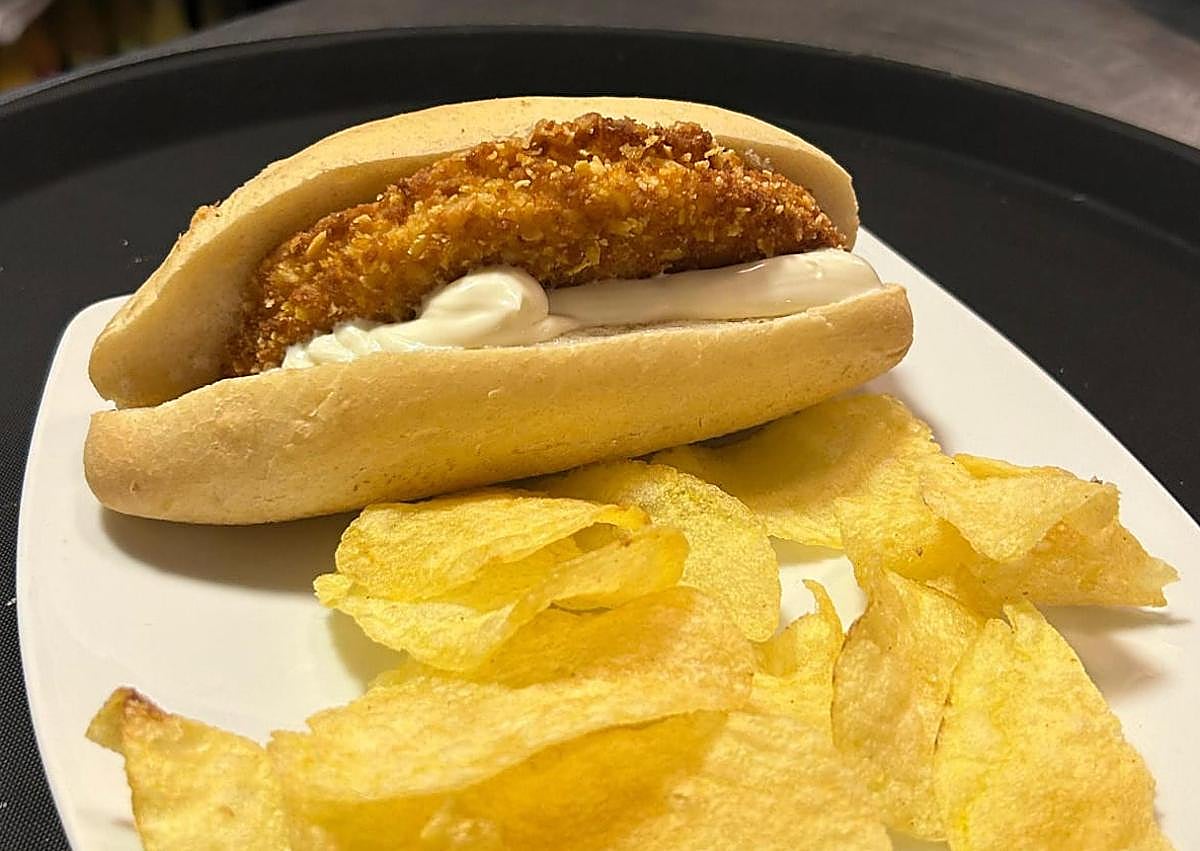 Imagen secundaria 1 - «Grandes colas» en este nuevo bar de Granada con tapas «brutales»