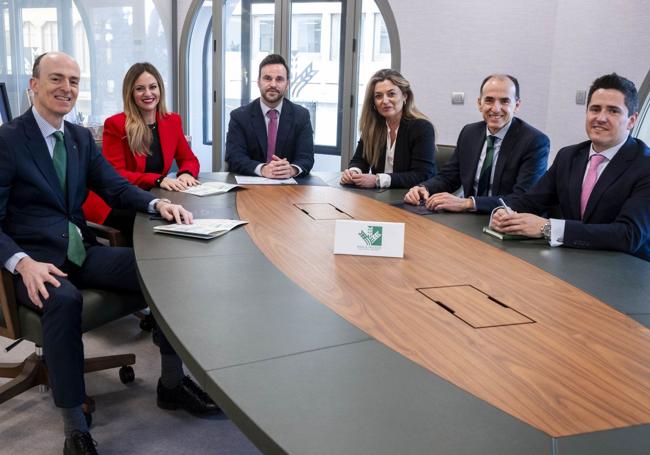 Parte del equipo de Banca Privada en la sede de Gran Vía.