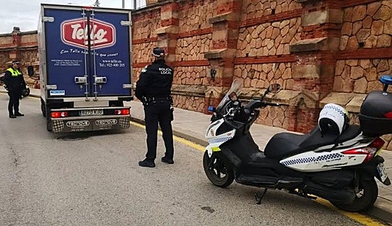 Policía Local de Linares en un control de camiones