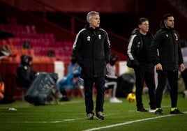El entrenador del Granada, Fran Escribá, en Los Cármenes.