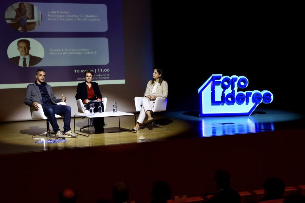 Momento de la celebración de la jornada de Foro Líderes con Ricardo Rodríguez y Luda Civolani.