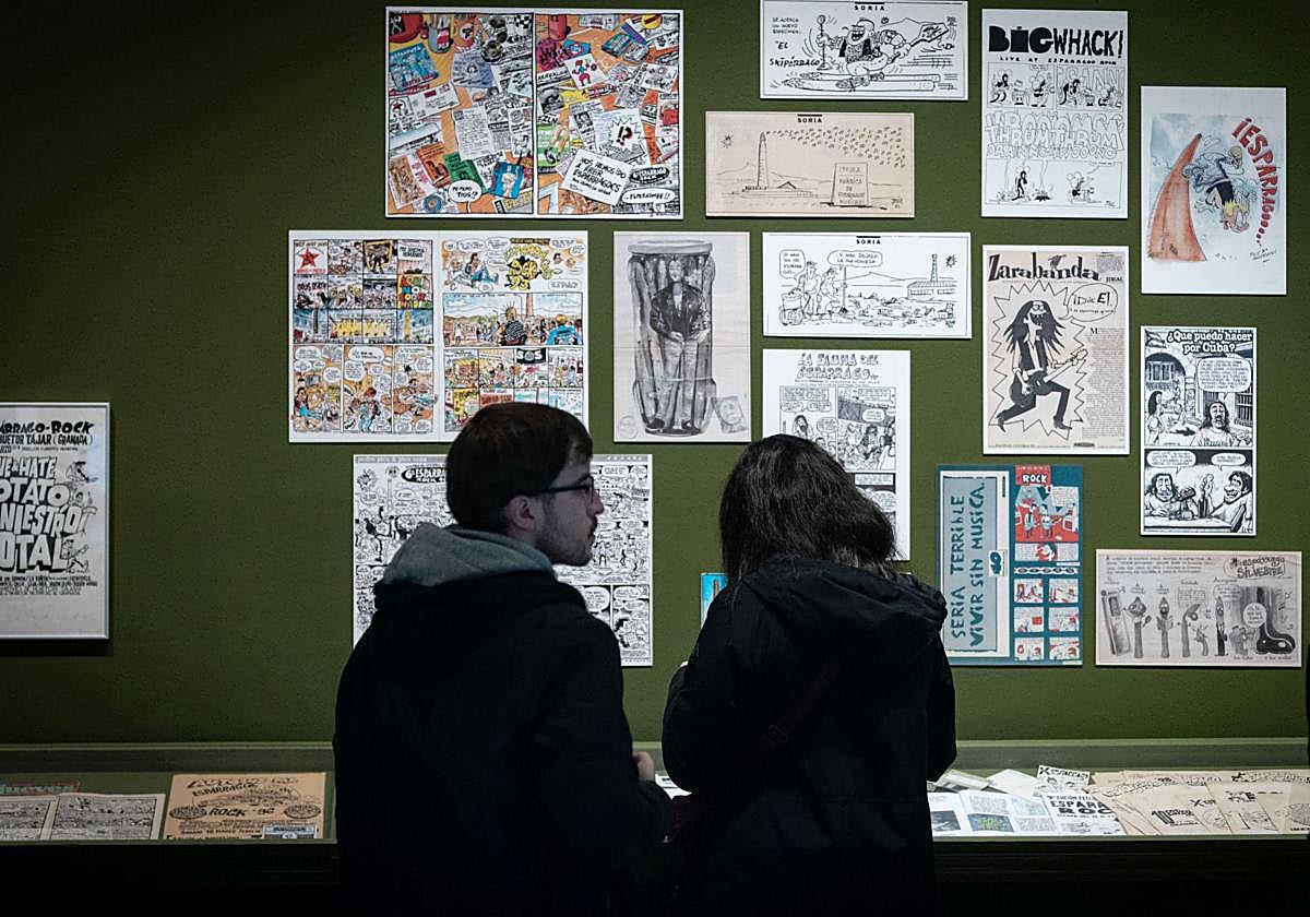 Uno de los rincones de la exposición, con carteles, cómics y viñetas –muchas de IDEAL- dedicadas al Espárrago.