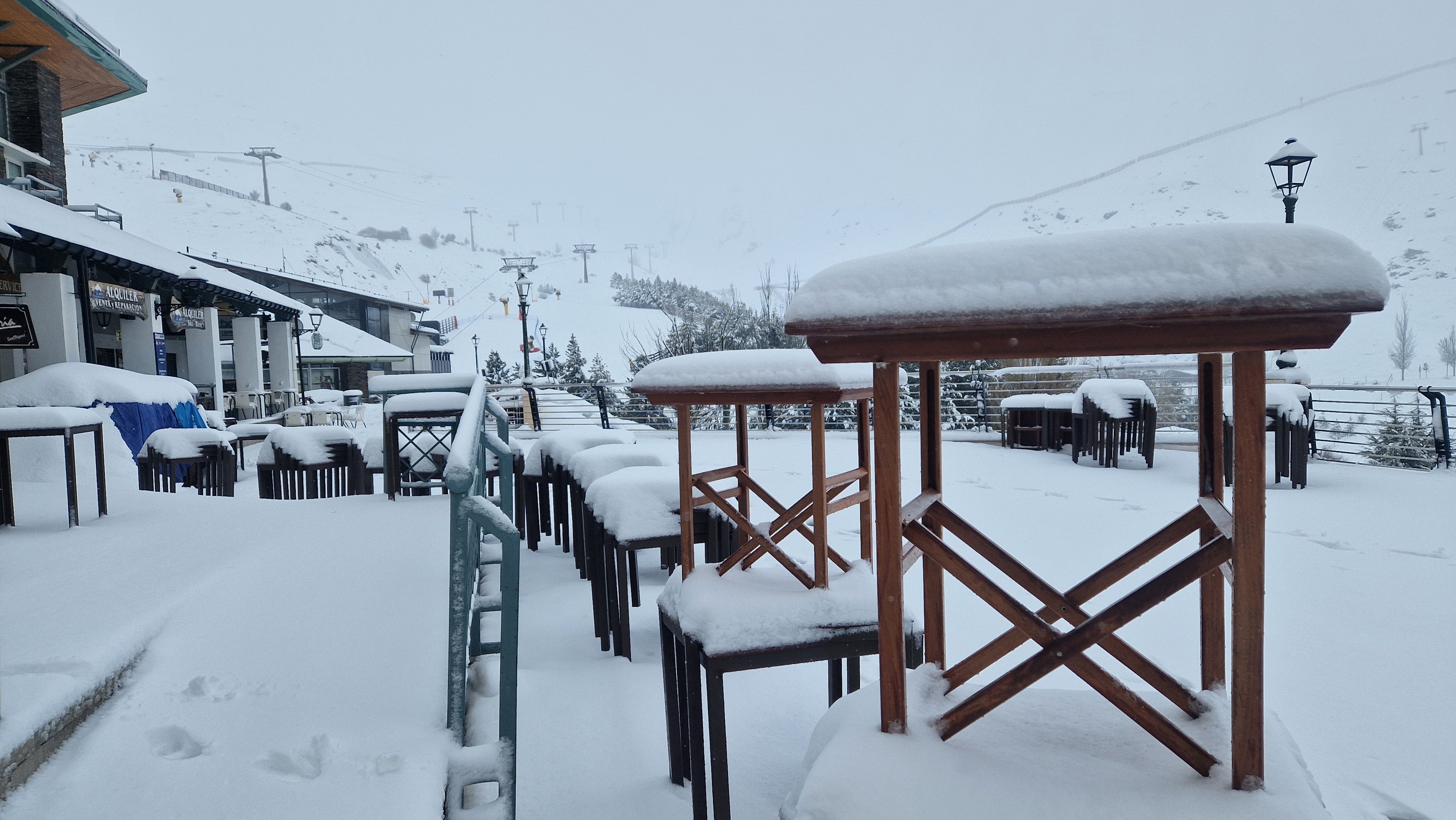 La espectacular nevada en Pradollano, en imágenes