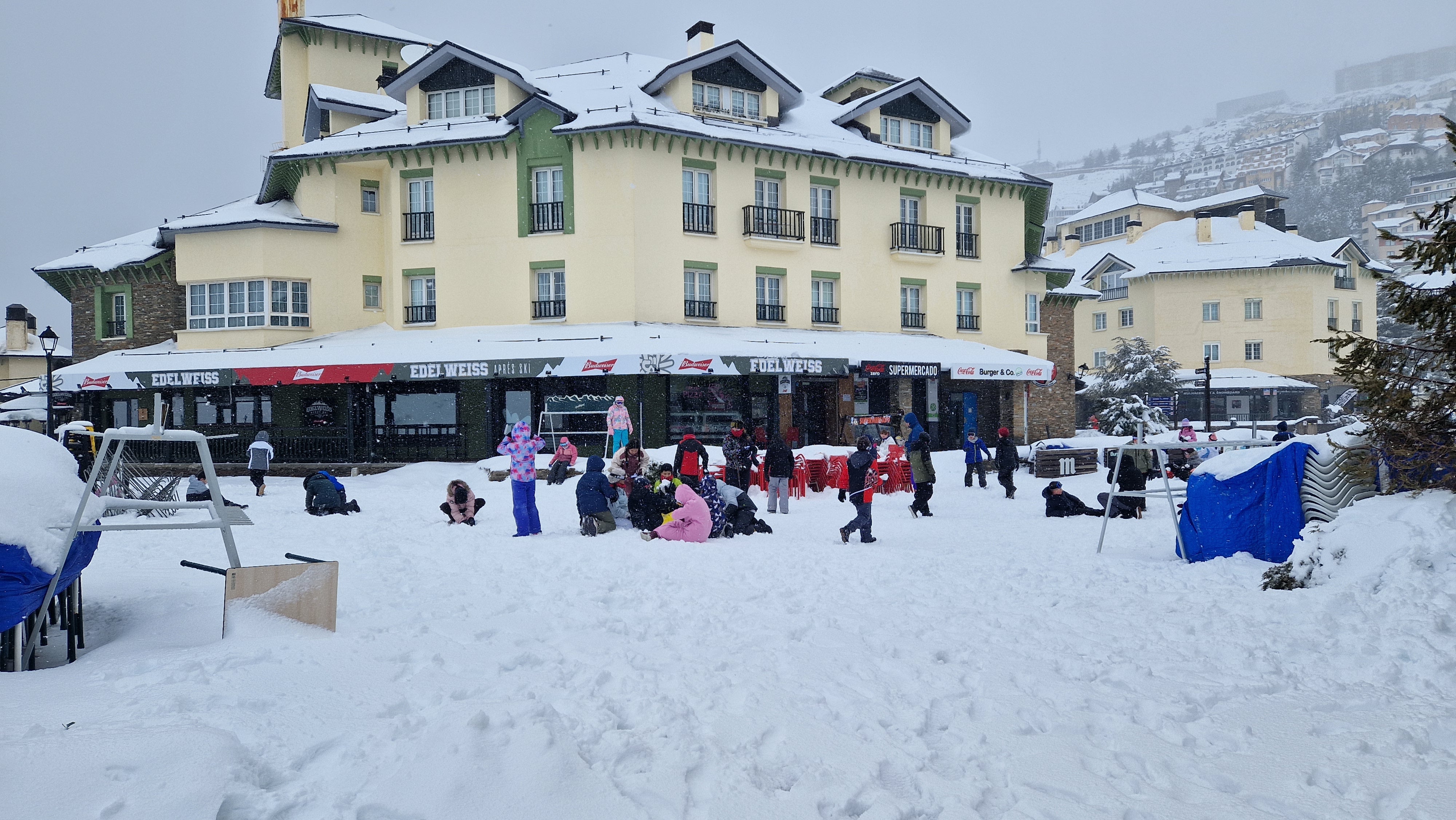 La espectacular nevada en Pradollano, en imágenes