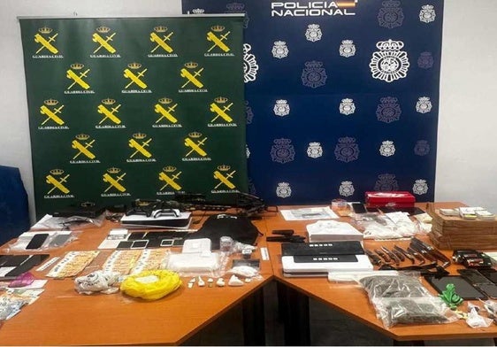Material incautado por los agentes.