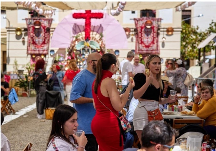 Las cruces de Granada serán el 2 y el 3 de mayo y estarán abiertas una hora más