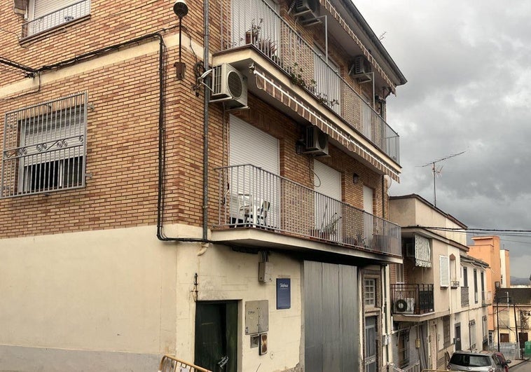 Los vecinos del bloque de la explosión de Pinos Puente no han podido volver a casa