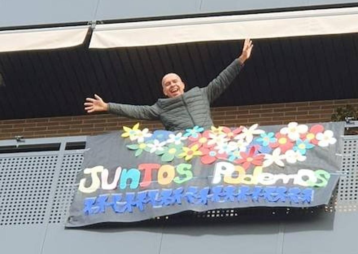 Imagen secundaria 1 - Una de las fiestas organizadas en la urbanización, en 2020. 