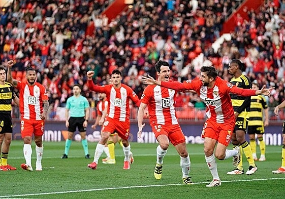 Édgar celebrando un gol contra el Zaragoza