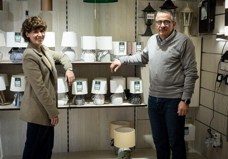 La tienda de barrio que ilumina a Granada desde hace 50 años
