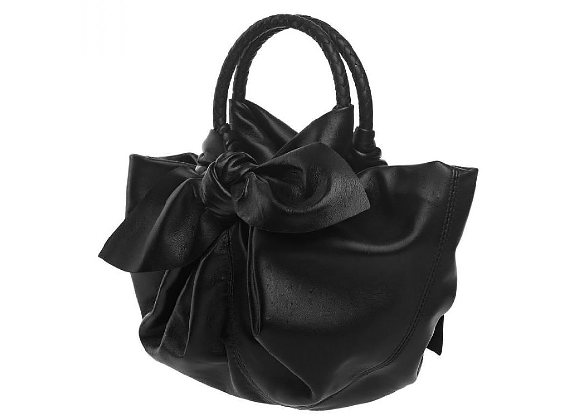 Imagen secundaria 1 - La reina Letizia con el bolso Tokio de Mona Moon.