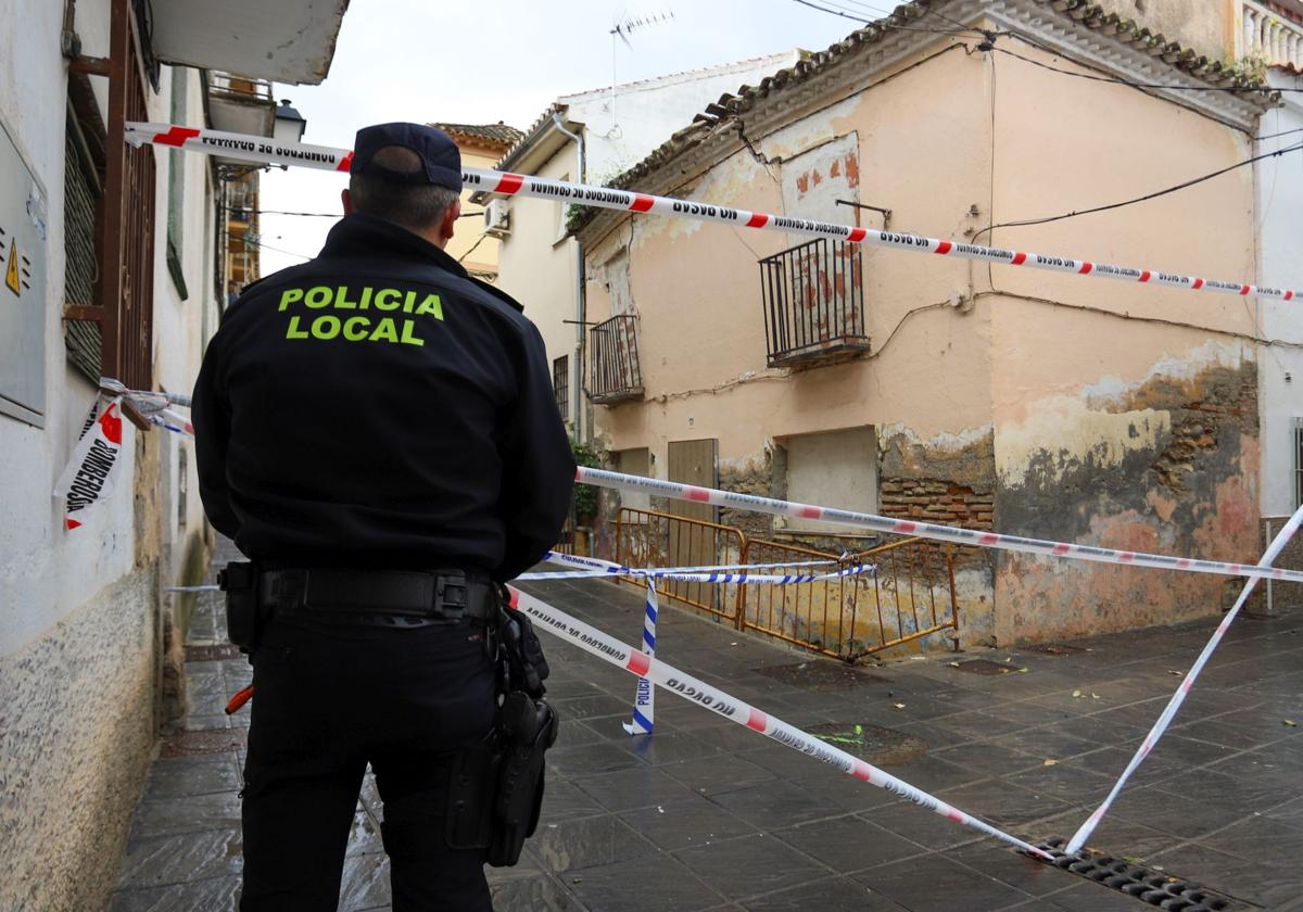 Una vivienda deshabitada del casco viejo de Santa Fe será derribada por seguridad