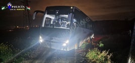Autobús atrapado en Albolote.