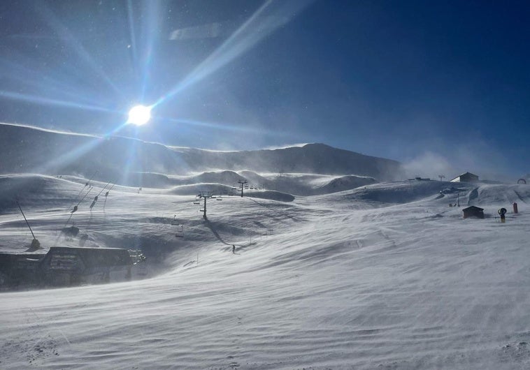 Sierra Nevada, hasta arriba de nieve este miércoles.