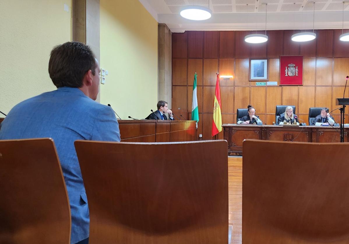 El acusado durante el juicio en Jaén.