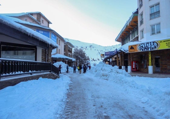 La mejora de la conexión Granada-Sierra Nevada, a estudio