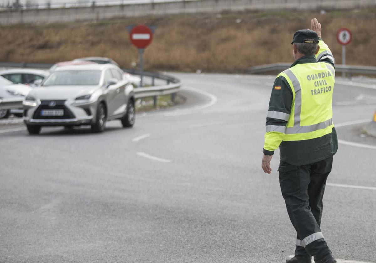 Investigan a un hombre de 62 años por un delito de conducción temeraria