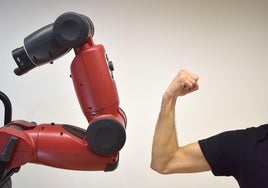 La UGR lidera el diseño de un controlador que permite a un robot imitar la neuromecánica humana