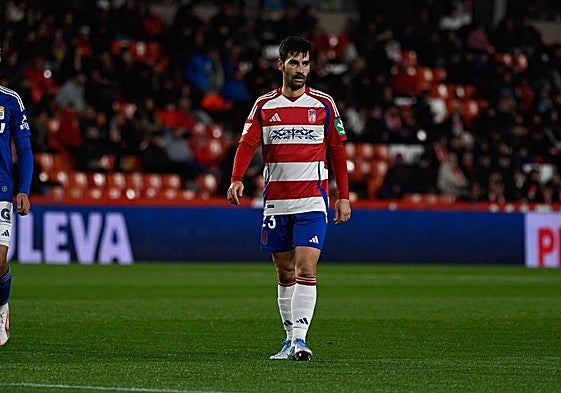 Manu Trigueros, con el Granada ante el Oviedo.