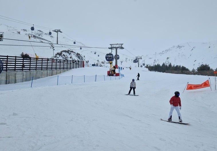 Cerrados 19 kilómetros de pista por niebla en Sierra Nevada eset domingo