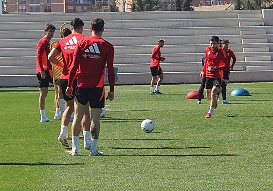 Giorgi Tsitaishvili, a la derecha, participa en un ejercicio este miércoles.