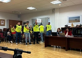 Agentes de la Policía Local de Huétor Tájar protestan para pedir diálogo al alcalde