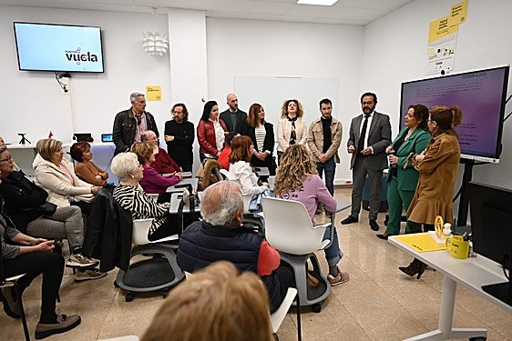 El nuevo Punto Vuela La Zubia ofrece 13 cursos para mejorar la competencias digitales de la población