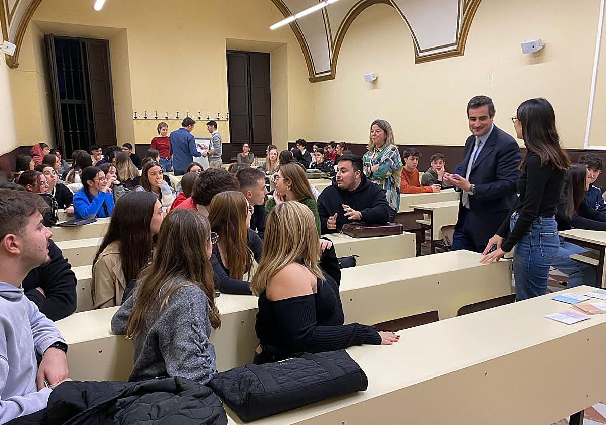 Imagen principal - Alumnos y profesores preparan TRIVICONS I.