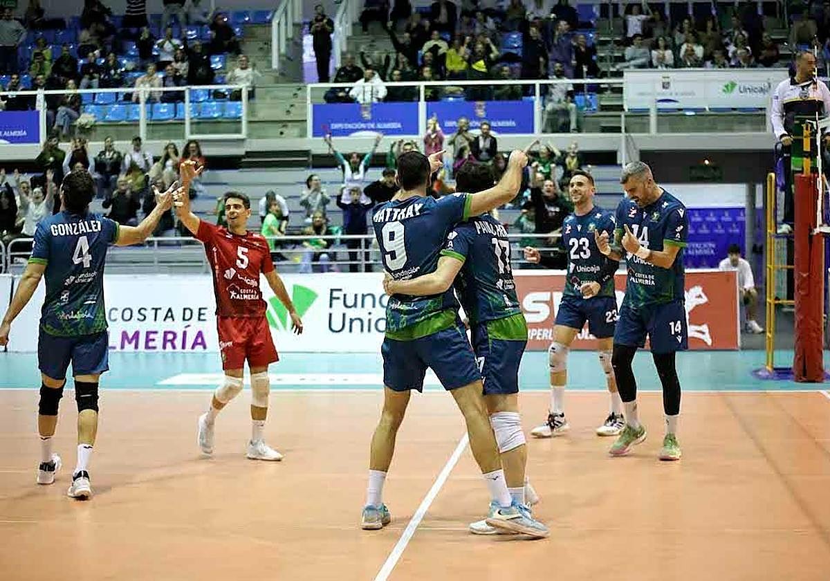 Unicaja no le vale otra cosa que ir set a set para ganar los tres primeros.