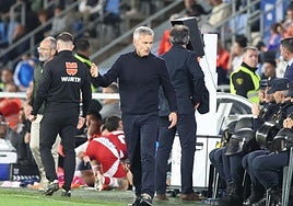 Fran Escribá protesta la expulsión de Manu Lama en Tenerife.