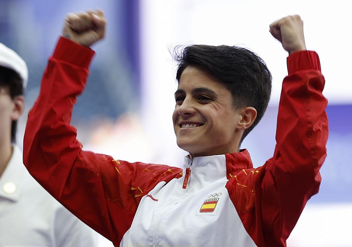 María Pérez, en el podio de los Juegos Olímpicos de París.