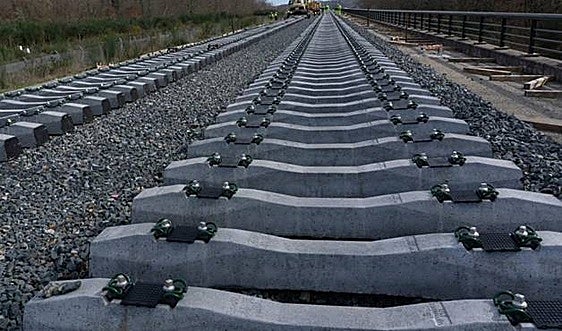 El Gobierno autoriza la compra de 340.000 traviesas por 41,2 millones para avanzar en el AVE Murcia-Almería