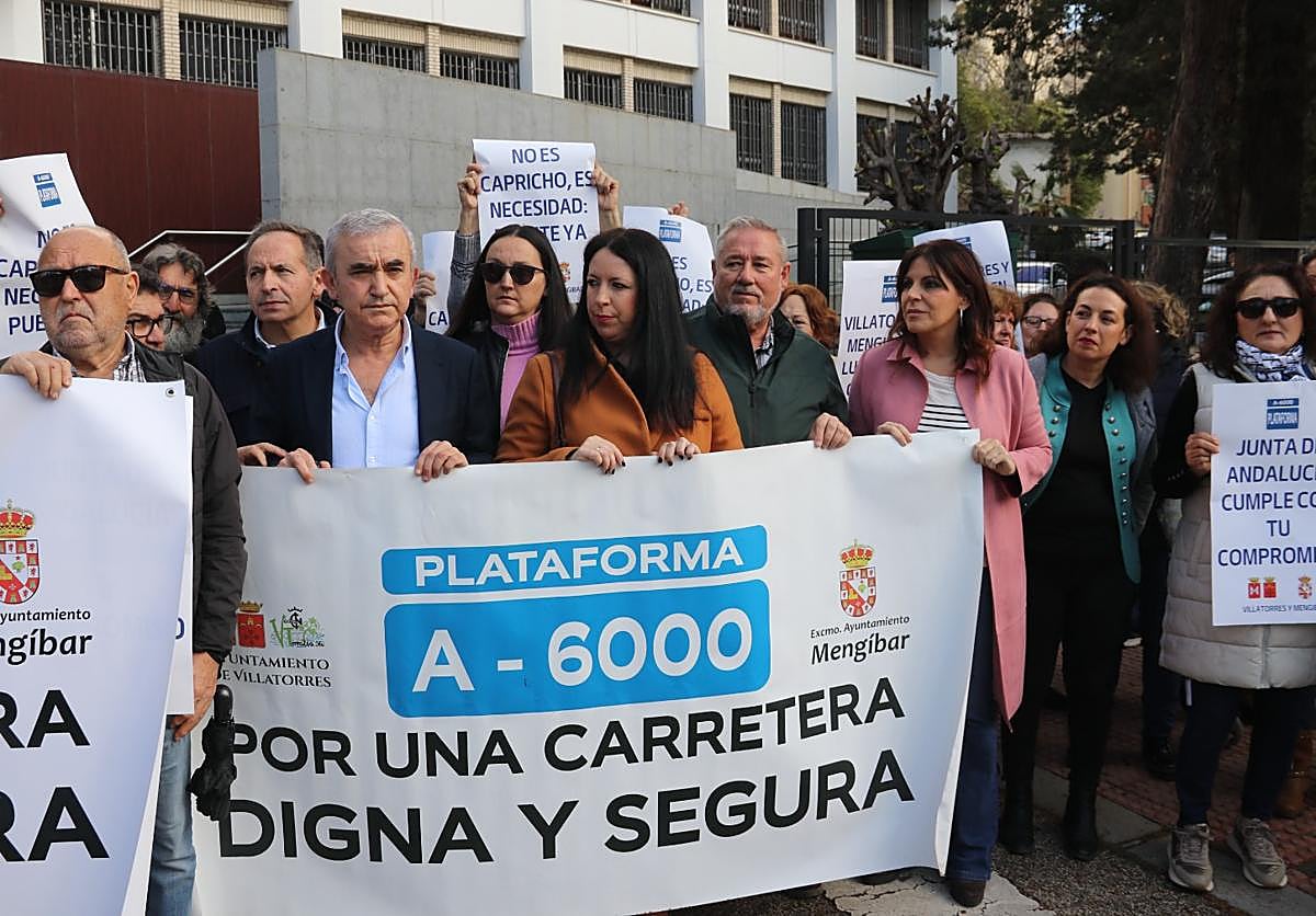 Concentración ante las puertas de la Delegación.