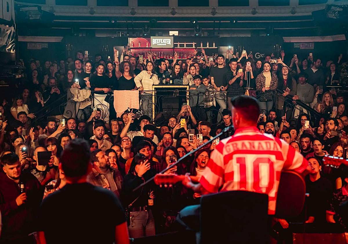 Imagen principal - Distintos instantes del concierto de Pignoise en Granada 10.