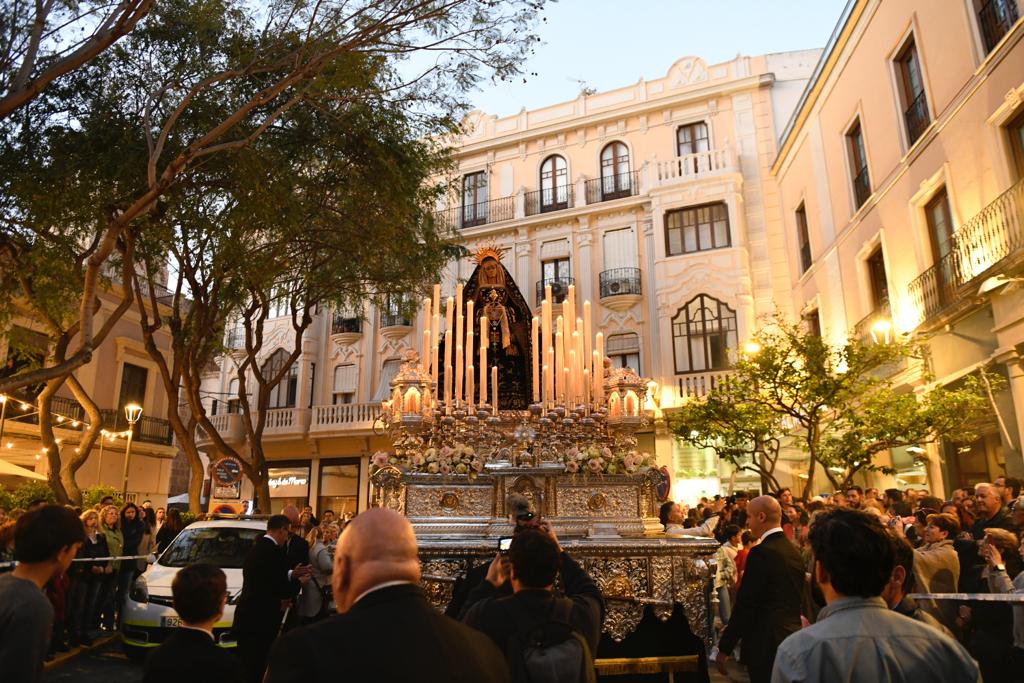 Horarios e itinerarios de las procesiones del viernes santo 2025 en almería | ideal