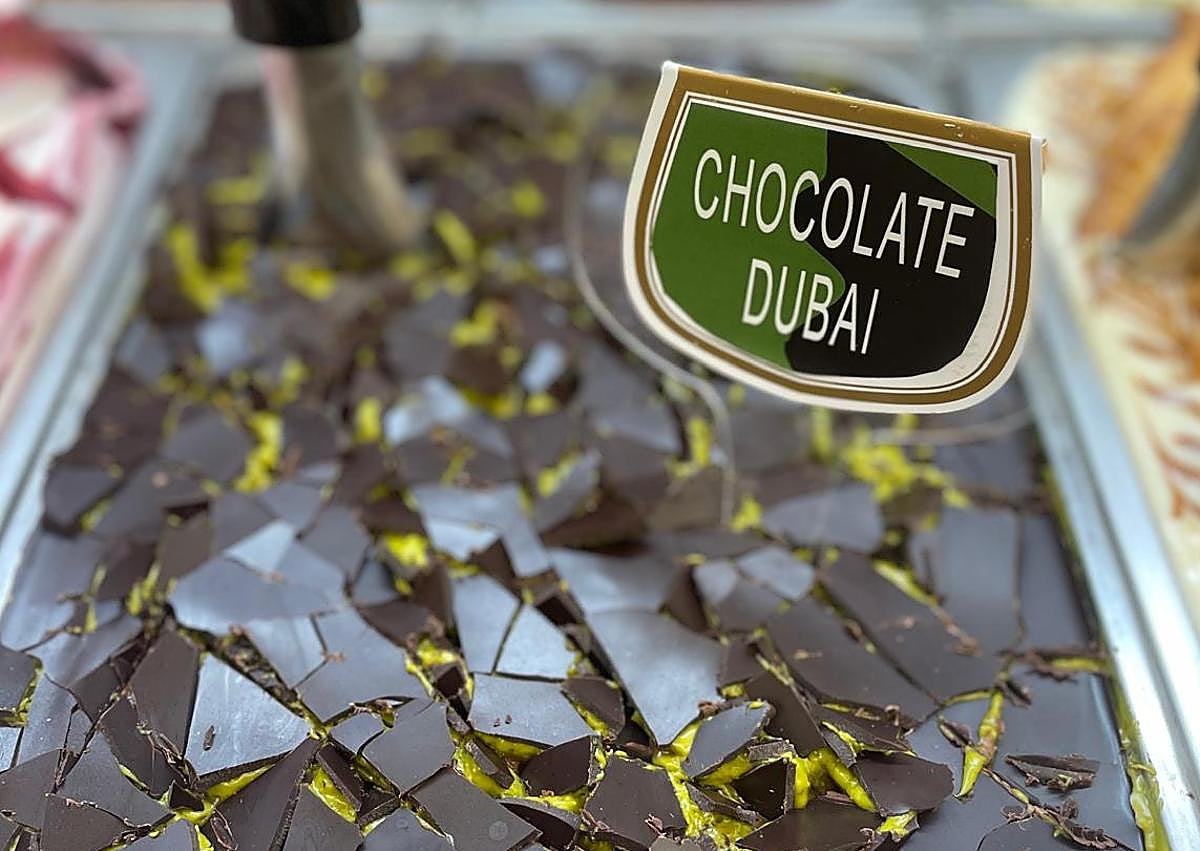 Imagen secundaria 1 - La heladería de los donettes y galletas dinosaurio abre nueva tienda en Granada