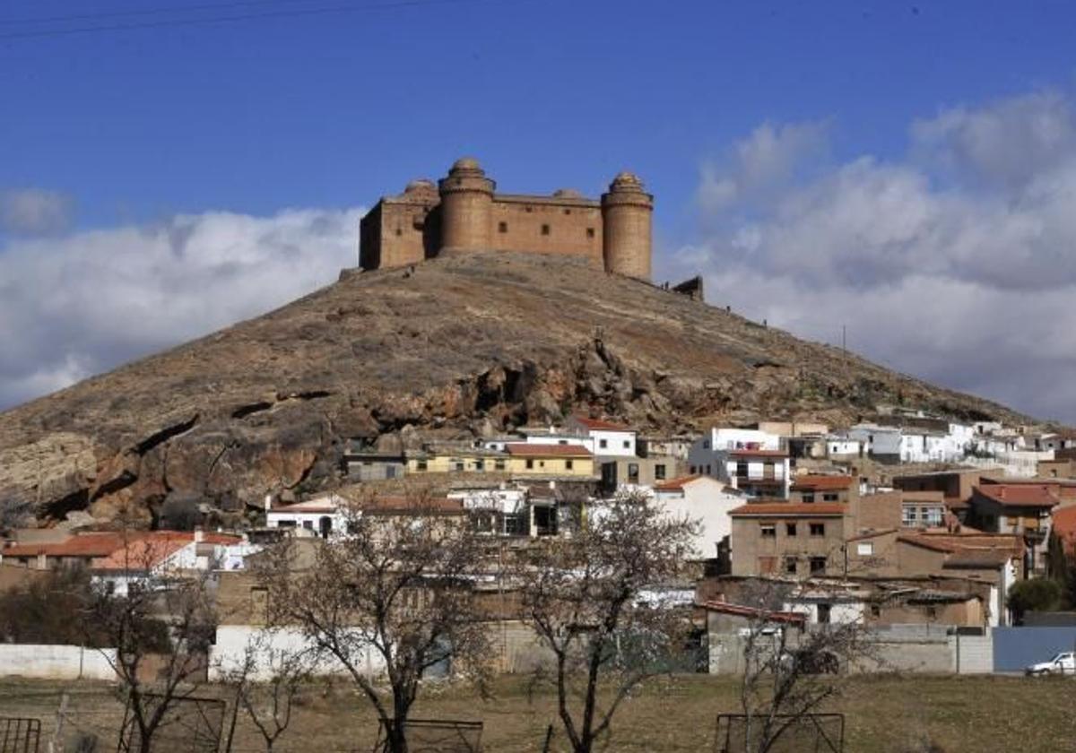 Castillo de La Calahorra: de ser residencia del matrimonio de Rodrigo de Mendoza a escenario de 'La casa del dragón'